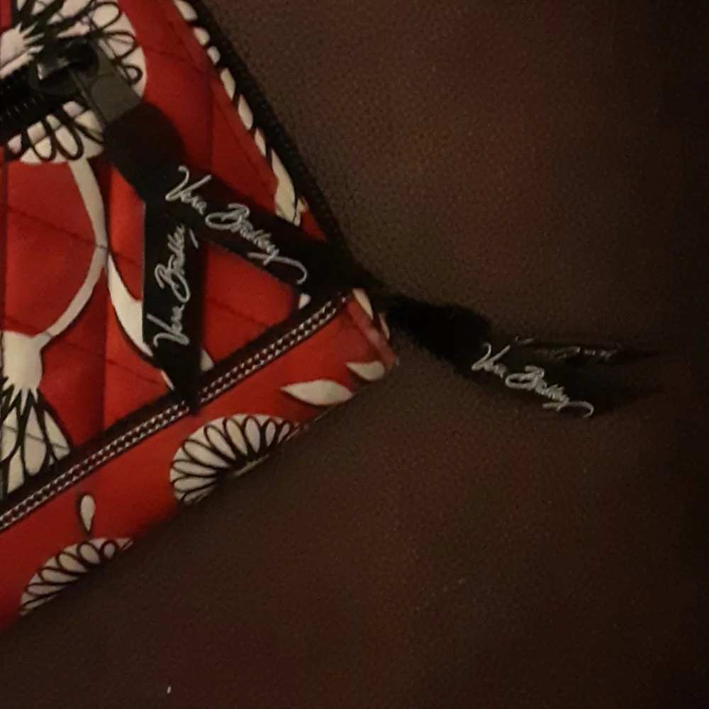 Vera Bradley red black white floral wallet clutch zipper pocket latch 8x5" …EUC⁰ - Picture 4 of 8